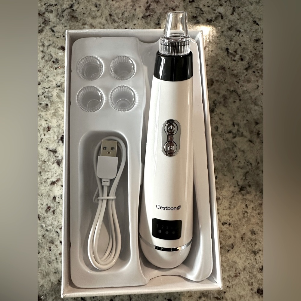 Blackhead remover with charger